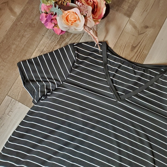 SHEIN VCAY Women's Plus Size Striped Summer T-Shirt Size 1X Black White NWOT - Picture 12 of 13